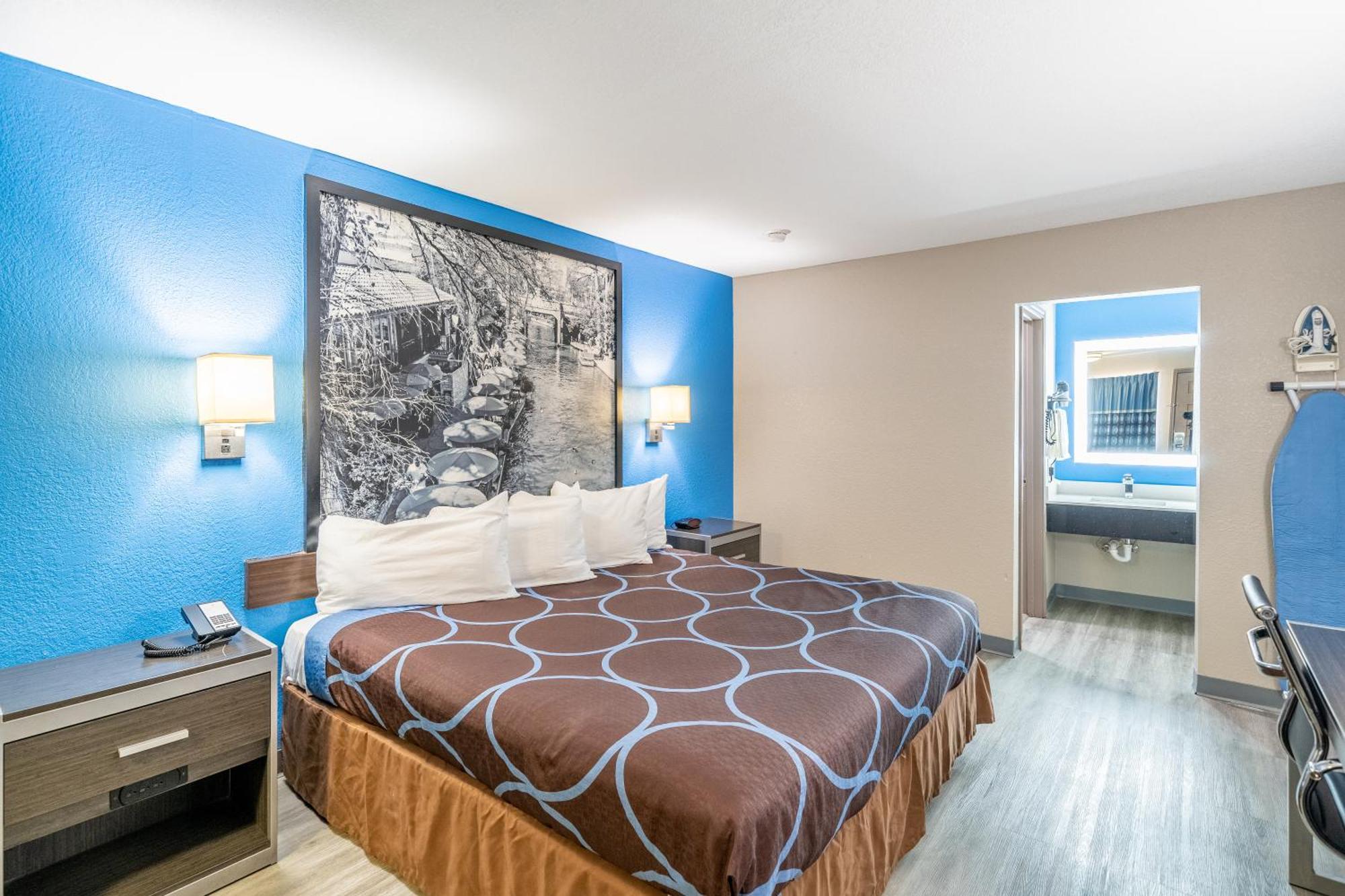 Super 8 By Wyndham San Antonio/Riverwalk Area Экстерьер фото