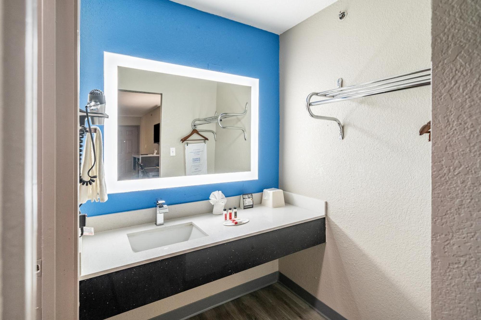Super 8 By Wyndham San Antonio/Riverwalk Area Экстерьер фото