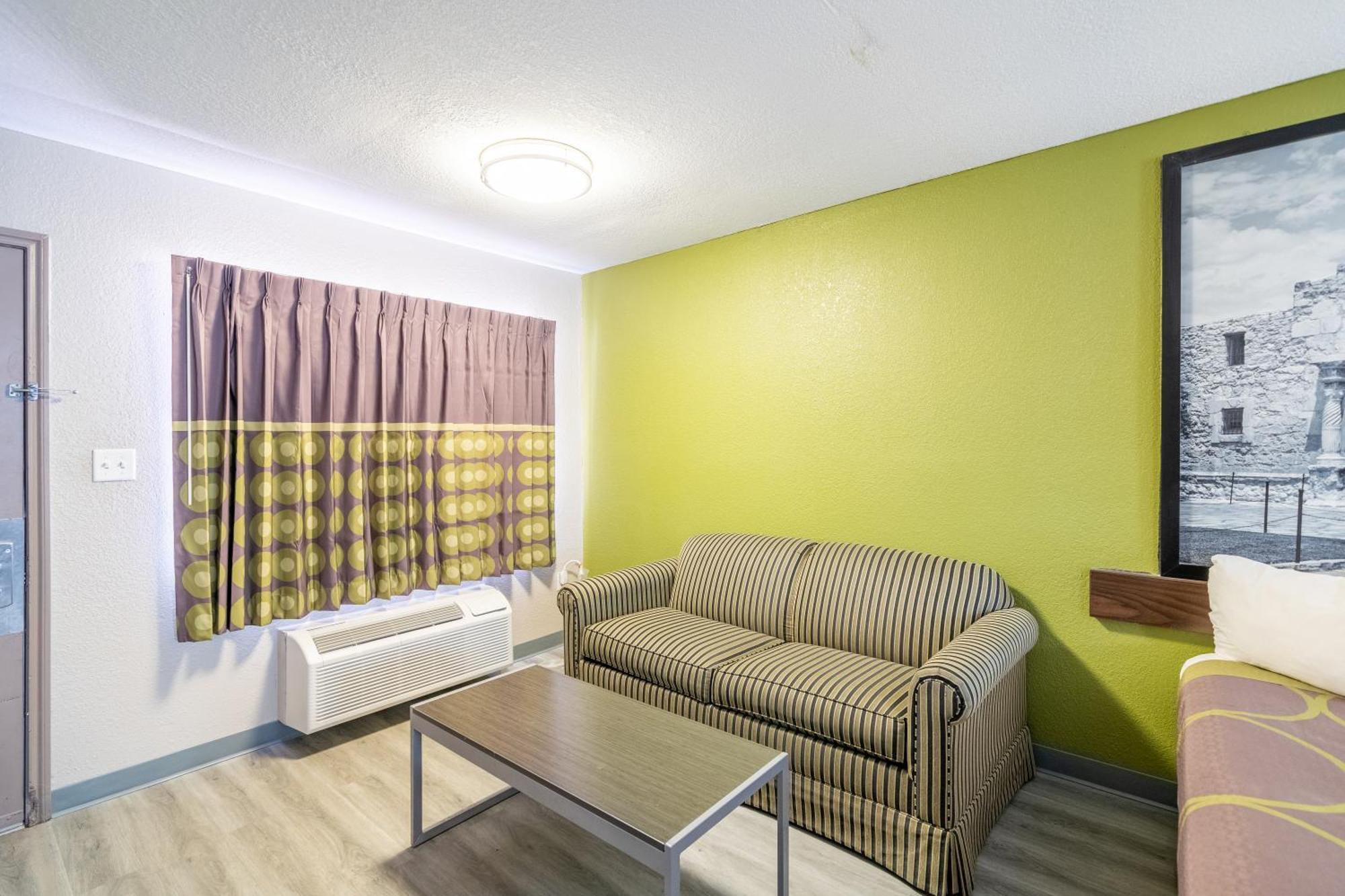 Super 8 By Wyndham San Antonio/Riverwalk Area Экстерьер фото