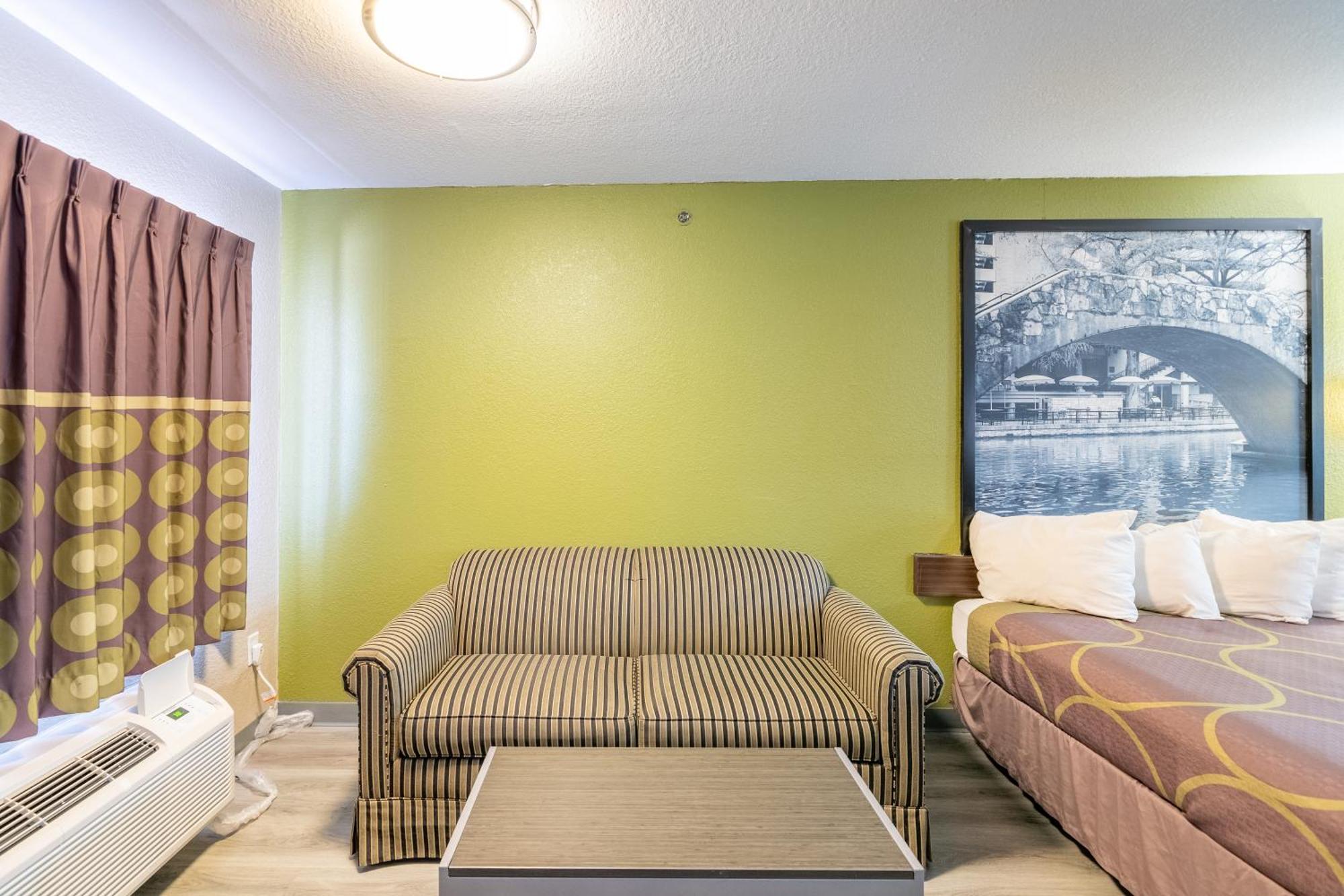 Super 8 By Wyndham San Antonio/Riverwalk Area Экстерьер фото