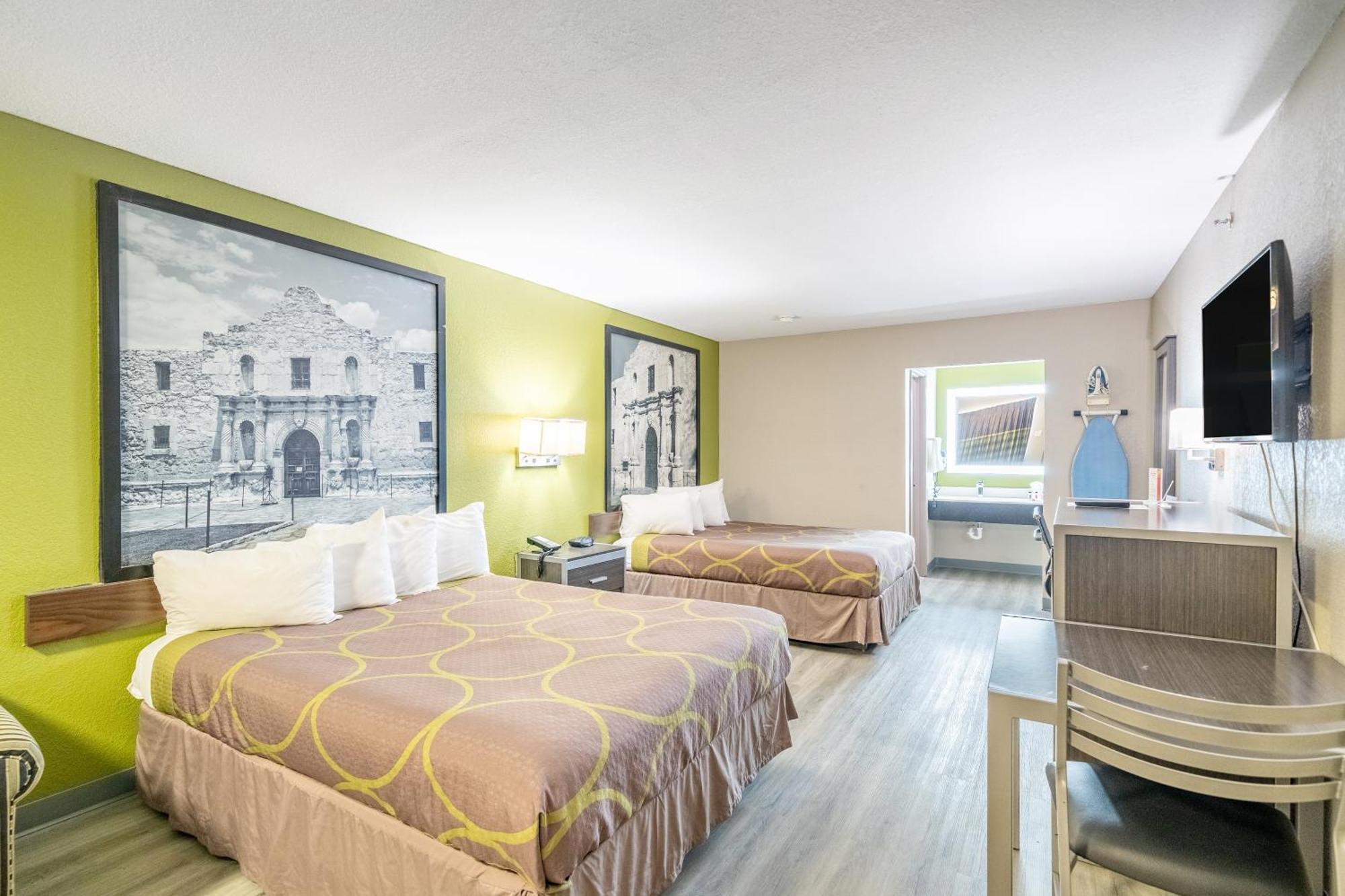 Super 8 By Wyndham San Antonio/Riverwalk Area Экстерьер фото