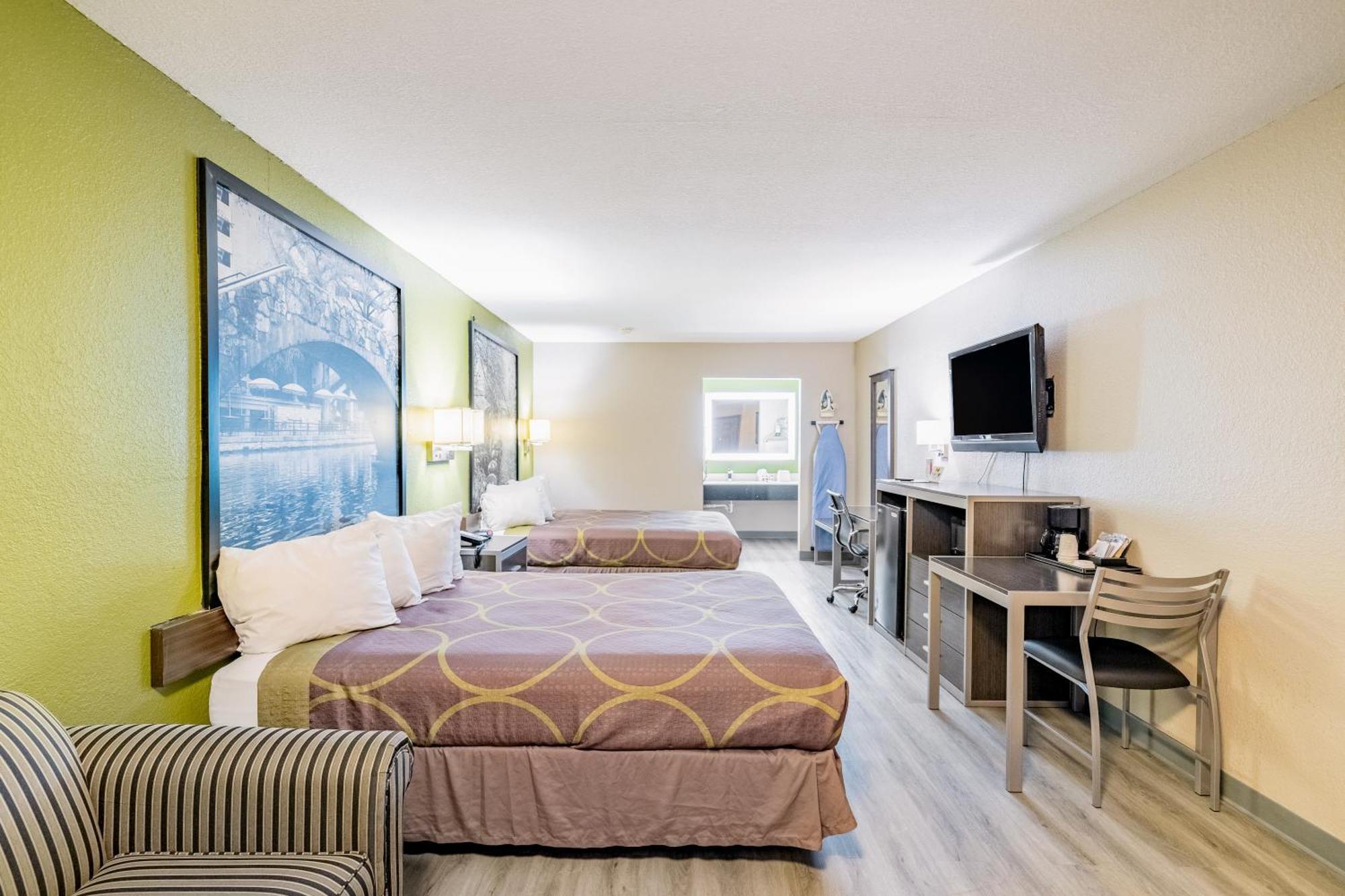 Super 8 By Wyndham San Antonio/Riverwalk Area Экстерьер фото
