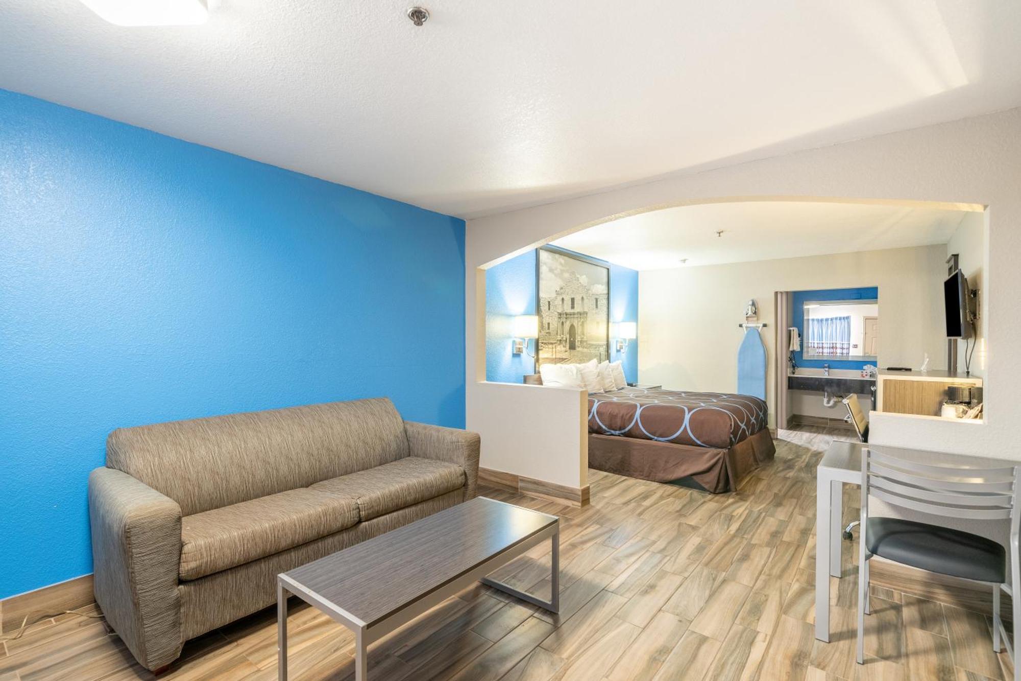 Super 8 By Wyndham San Antonio/Riverwalk Area Экстерьер фото