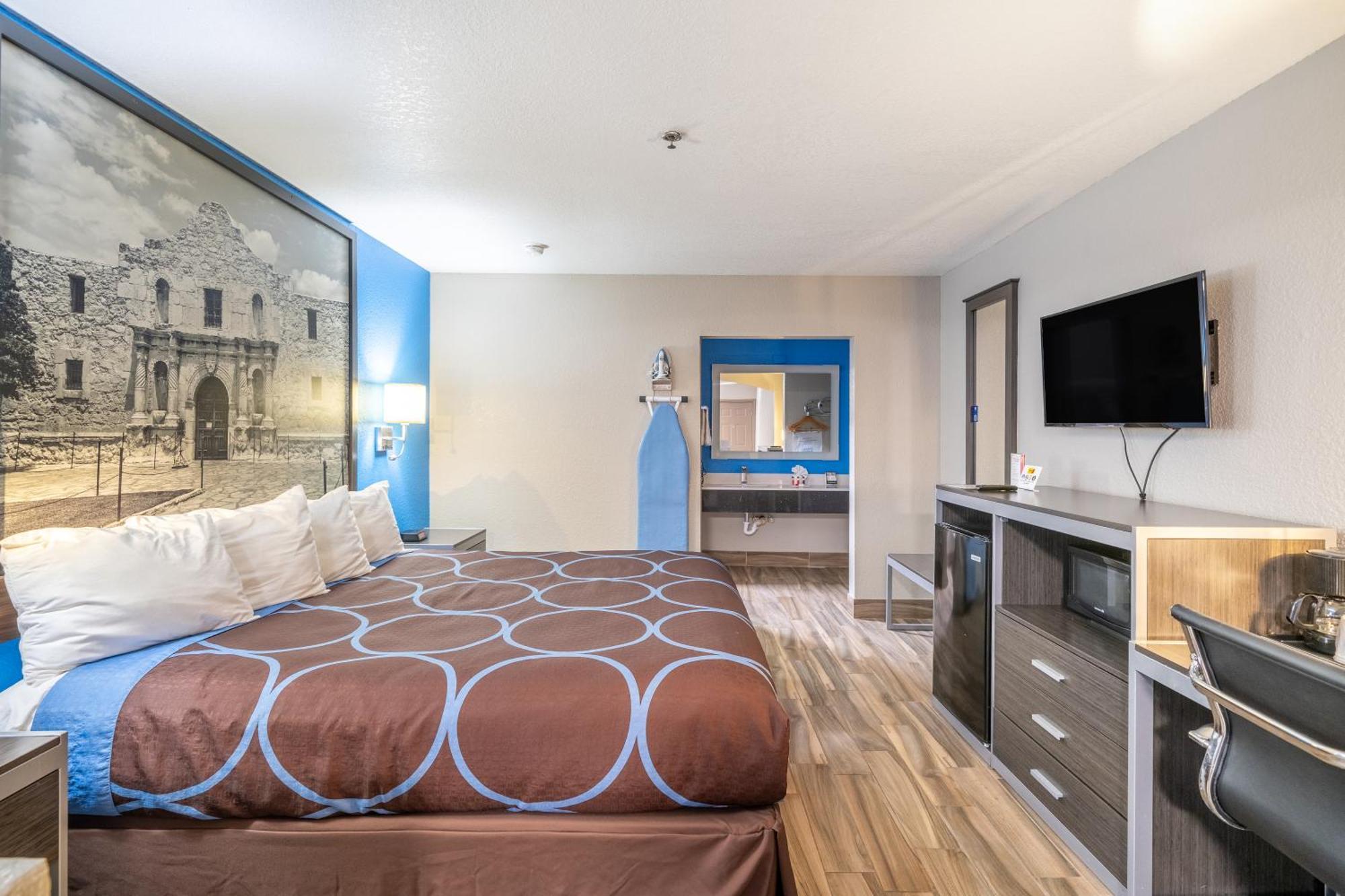 Super 8 By Wyndham San Antonio/Riverwalk Area Экстерьер фото