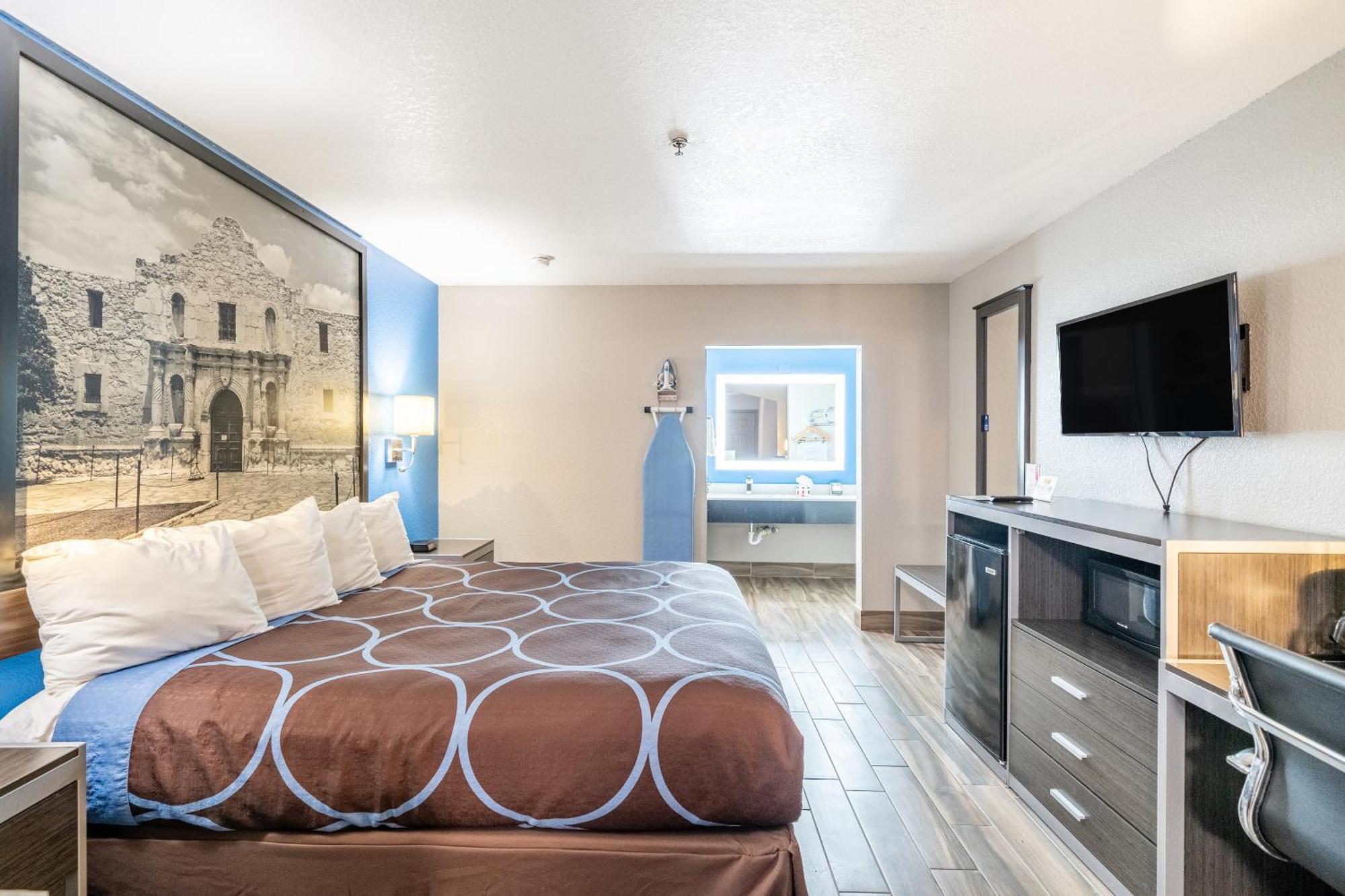 Super 8 By Wyndham San Antonio/Riverwalk Area Экстерьер фото