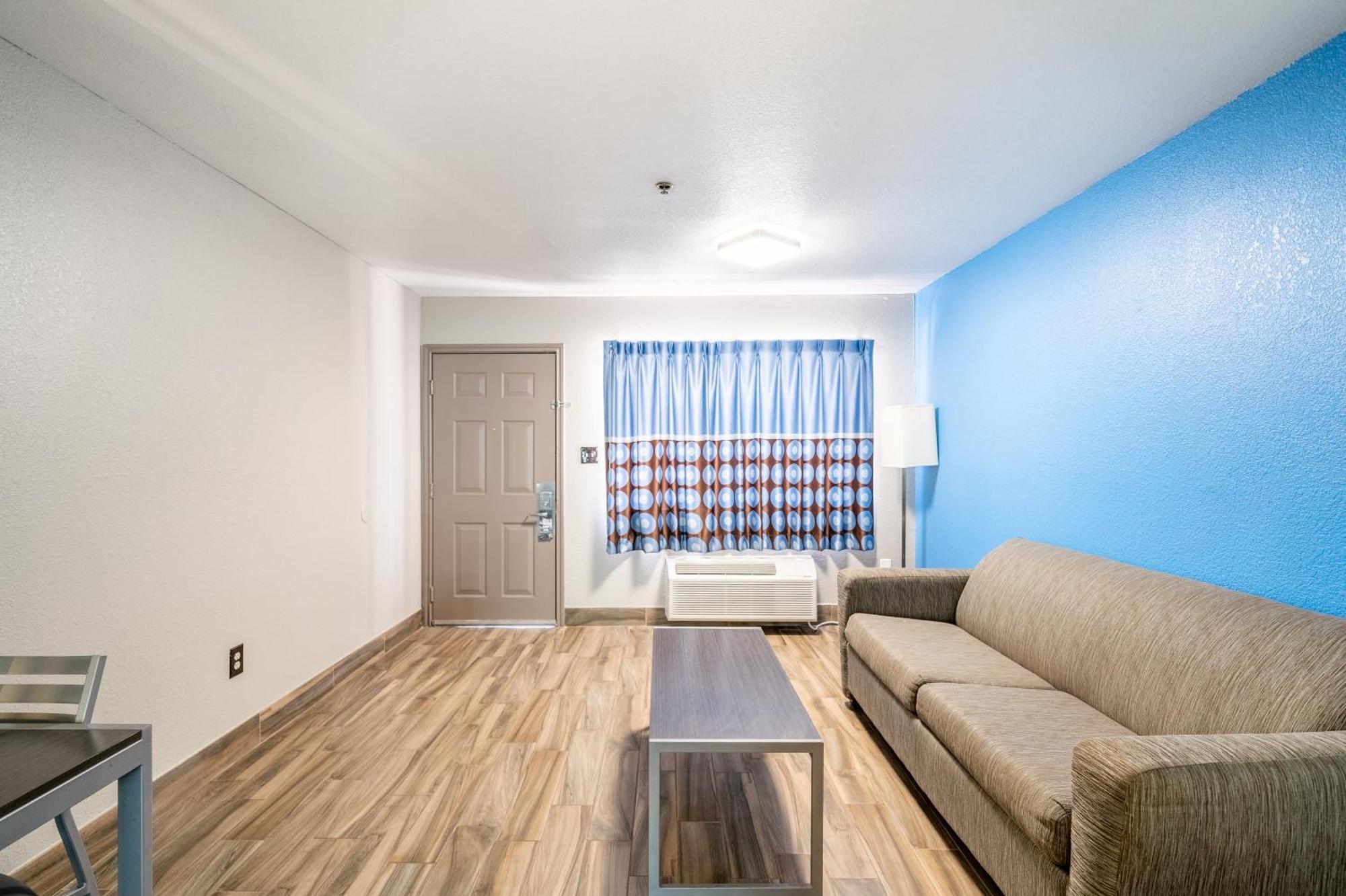 Super 8 By Wyndham San Antonio/Riverwalk Area Экстерьер фото