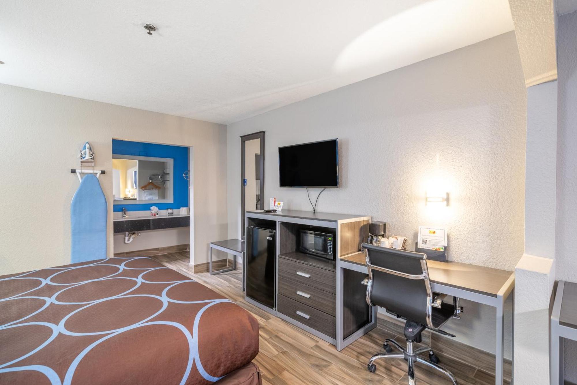 Super 8 By Wyndham San Antonio/Riverwalk Area Экстерьер фото